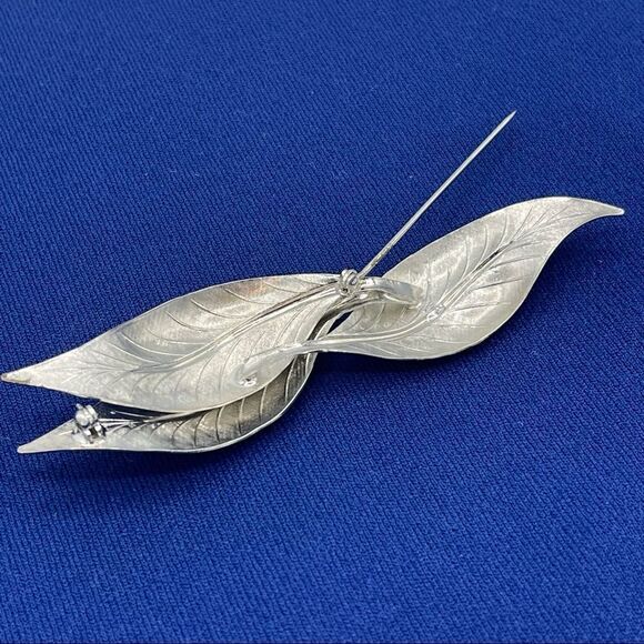 Vintage Triple Leaf Silver Tone Brooch Pin - Picture 12 of 16
